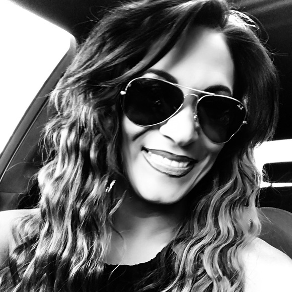 Meet your Posher, Nicole - Picture 1 of 1